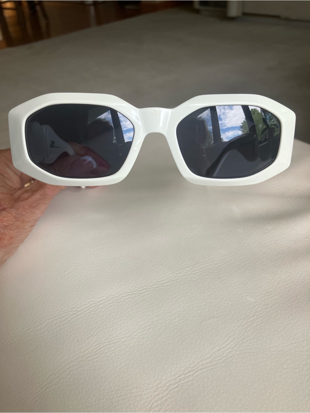 NEW Versace 414/B MAXI MEDUSA BIGGIE 850 White Oval Unisex Sunglasses - Picture 3 of 9